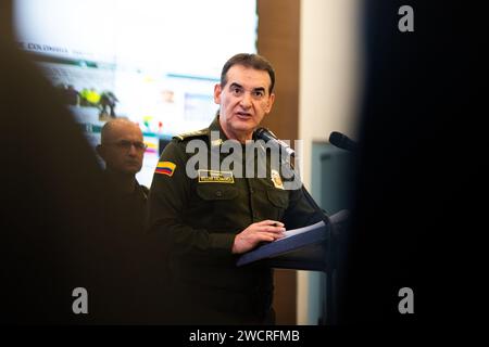 Bogota, Colombie. 16 janvier 2024. Le directeur général de la police colombienne William Rene Salamanca s'exprime lors d'une conférence de presse à Bogota, en Colombie, le 16 janvier 2024, annonçant la capture au Mexique et la déportation en Colombie de Nelson Enrique Reatiga Bautista, également connu sous le nom de "Poporro", qui a été capturé pour trafic de drogue à Cancun au Mexique. Photo : CHEPA Beltran/long Visual Press crédit : long Visual Press/Alamy Live News Banque D'Images