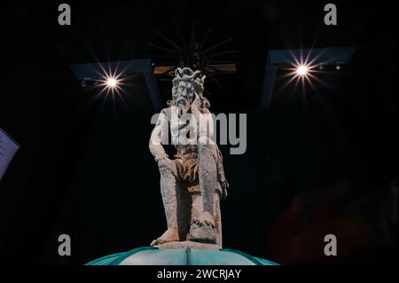 Non exclusive : LVIV, UKRAINE - 15 JANVIER 2024 - la sculpture restaurée du Christ pensif du dôme de la chapelle de Boim est exposée pendant le What Banque D'Images