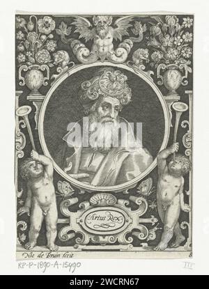 Portrait de Judas de Makkabeër en médaillon dans un cadre rectangulaire avec ornements, Nicolaes de Bruyn, 1594 impression Portrait de Judas de Makkabeër avec casque, épée et barbe en médaillon dans un cadre rectangulaire avec divers animaux tels qu'un lion, une dinde et un coq comme ornements avec des cornes d'abondance. Pays-Bas gravure sur papier Judas Maccabeus (pas dans le contexte biblique). Judas Maccabée (une des neuf valeurs) Banque D'Images
