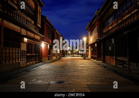 Quartier de Higashi Chaya avec des maisons de thé et des magasins situés à Higashiyama, Kanazawa, Ishikawa, Japon Banque D'Images