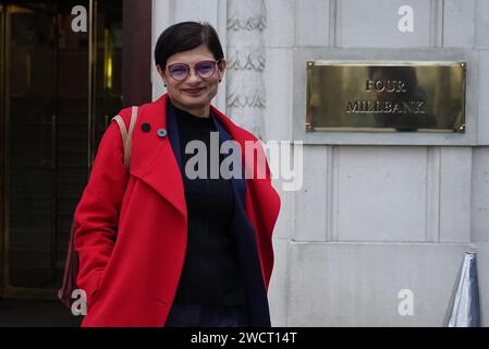 le secrétaire à la culture fantôme Thangam Debbonaire quitte les Millbank Studios à Westminster, au centre de Londres. Date de la photo : mercredi 17 janvier 2024. Banque D'Images