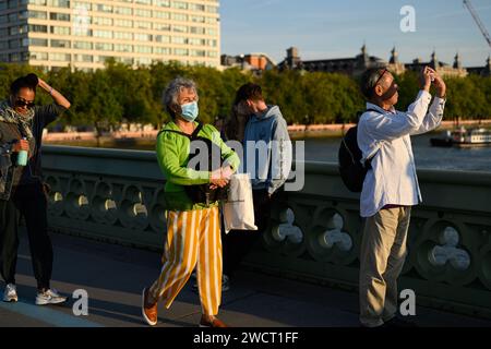 14 septembre 2022 : Westminster Bridge est fermé à la circulation le jour de la procession conduisant la reine du palais de Buckingham à Westminster Hall, où elle restera en état jusqu'aux funérailles de lundi. Banque D'Images