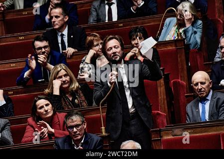 Paris, France. 16 janvier 2024. Antonin Burat/le Pictorium - séance de questions au gouvernement du 16 janvier 2024 à l'Assemblée nationale française - 16/01/2024 - France/Paris - le député socialiste Boris Vallaud intervient, lors de la séance de questions au gouvernement du 16 janvier 2024, à l'Assemblée nationale française. Crédit : LE PICTORIUM/Alamy Live News Banque D'Images