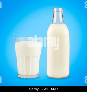 Verre et bouteille de lait. Lait frais. Banque D'Images
