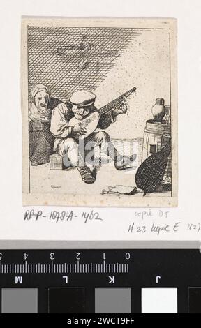 Boer joue de lui, anonyme, d'après David Teniers (II), 1626 - 1740 print Un fermier joue du luth. À gauche, une vieille femme écoute. Luth de gravure de papier de pays bas, et formes spéciales de luth, par exemple : théorbe. vieille femme Banque D'Images