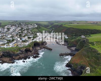 Port Isaac Cornwall UK drone , aérien , vue depuis les airs Banque D'Images