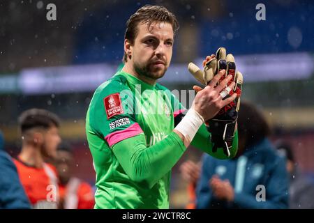 Le gardien de but de Luton Town Tim Krul (23) après le match de replay du 3e tour de Bolton Wanderers FC vs Luton Town FC Emirates FA Cup au Toughsheet Community Stadium, Bolton, Royaume-Uni, le 16 janvier 2024 Credit : Every second Media/Alamy Live News Banque D'Images