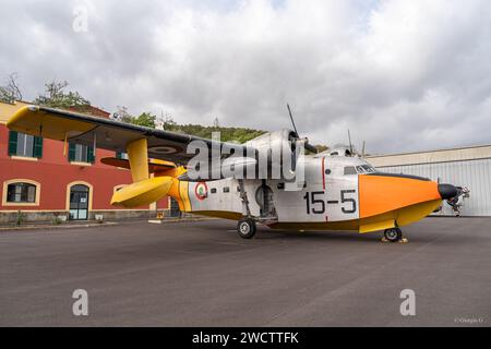 Avion historique en exposition sur la piste du Musée de l'Armée de l'Air italienne Banque D'Images