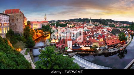 Vue Aérienne Vue panoramique sur la vieille ville de Cesky Krumlov, République tchèque. UNESCO World Heritage Site. Banque D'Images