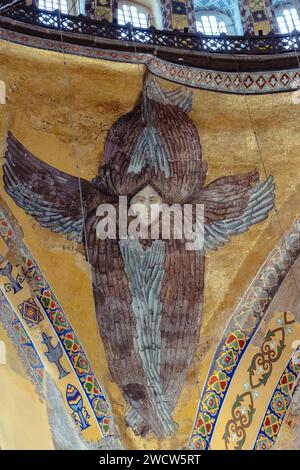 Mosaïque de l'ange séraphin (Archange Seraphiel) faite au 13e siècle à Sainte-Sophie pendant l'ère byzantine et orthodoxe orientale, aujourd'hui Grande Mosquée à Istanbul Banque D'Images