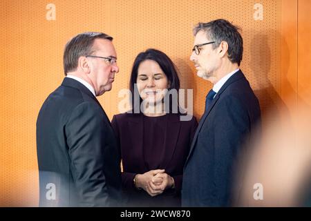 L-R Bundesverteidigungsminister Boris Pistorius und Bundesaussenministerin Annalena Baerbock vor der Kabinettssitzung im Kanzleramt in Berlin am 17. Januar 2024. Kabinettssitzung im Kanzleramt *** L R Ministre fédéral de la Défense Boris Pistorius et la Ministre fédérale des Affaires étrangères Annalena Baerbock avant la réunion de cabinet à la Chancellerie à Berlin le 17 janvier 2024 Réunion de cabinet à la Chancellerie Banque D'Images