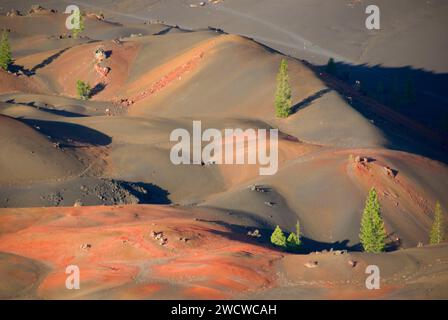 La coulée de lave de fantastique, cône de cendres volcaniques Lassen National Park, Californie Banque D'Images