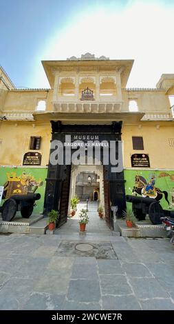 L'entrée du musée Bagore Ki Haveli à Udaipur, en Inde Banque D'Images