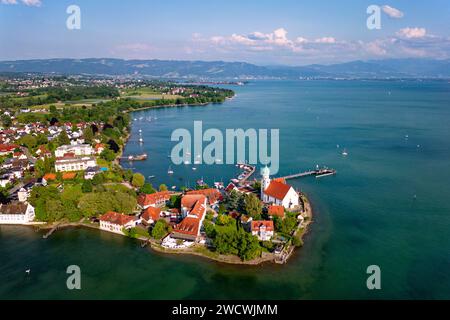 Allemagne, Bavière, Lac de Constance (Bodensee), près de Lindau, Wasserburg avec l'église St George (St Georg) en style baroque (vue aérienne) Banque D'Images