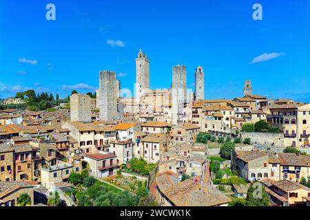 Italie, Toscane, Val d'Elsa, le village médiéval de San Gimignano, centre historique classé au patrimoine mondial de l'UNESCO (vue aérienne) Banque D'Images