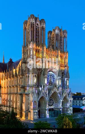 France, Marne, Reims, cathédrale notre Dame, classée au patrimoine mondial de l'UNESCO, façade ouest, spectacle son et lumière d'été Banque D'Images