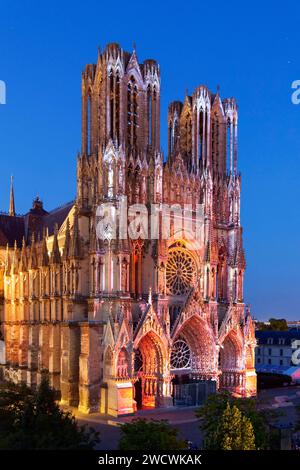 France, Marne, Reims, cathédrale notre Dame, classée au patrimoine mondial de l'UNESCO, façade ouest, spectacle son et lumière d'été Banque D'Images