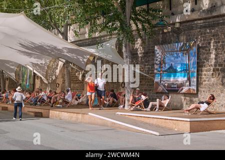 France, Paris, Paris Plage 2023, chaises longues sur les quais Banque D'Images