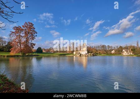 France, Yvelines, Versailles, Château de Versailles, classé au patrimoine mondial de l'UNESCO, Hameau de la Reine autour du lac Banque D'Images