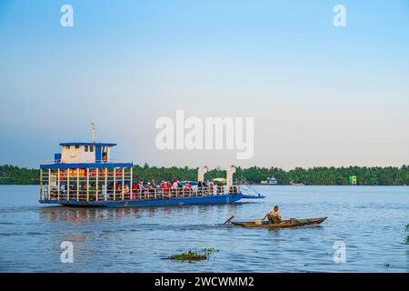 Vietnam, Delta du Mékong, province de Ben Tre, son Phu, ferry vers l'île de long Thanh Banque D'Images