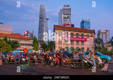 Vietnam, Ho Chi Minh ville (Saigon), District 1, zone Ben Thanh, tour Bitexco en arrière-plan Banque D'Images