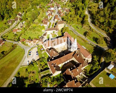 France, Jura, Baume les Messieurs, les plus Beaux villages de France (les plus beaux villages de France), le village et l'église de l'abbaye impériale Banque D'Images