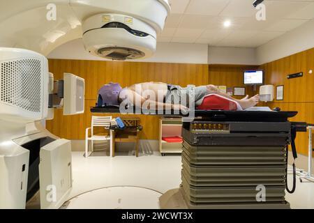 France, Indre et Loire, Chambray-les-Tours, centre de santé Leonard de Vinci, centre de radiologie, séance de radiothérapie Banque D'Images