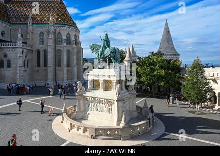 Hongrie, Budapest, sur l'Euro vélo 6, sur la colline fortifiée de Buda, la statue équestre de Saint Stéphane Banque D'Images