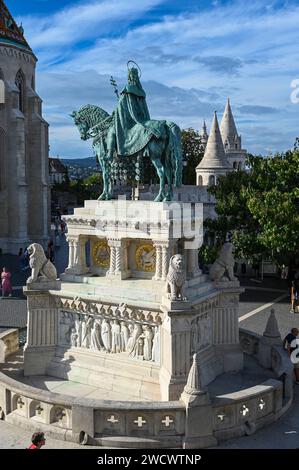 Hongrie, Budapest, sur l'Euro vélo 6, sur la colline fortifiée de Buda, la statue équestre de Saint Stéphane Banque D'Images