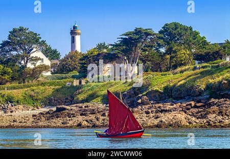 France, Morbihan, Golfe du Morbihan, presqu'île de Rhuys, passage devant le phare de Port-Navalo, édition Gulf week 2023 Banque D'Images