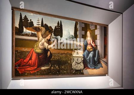 Italie, Toscane, Florence, Galleria degli Uffizi, l'Annonciation est une peinture largement attribuée à l'artiste italien de la Renaissance Léonard de Vinci Banque D'Images