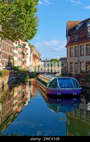 La France, Bas Rhin, Strasbourg, vieille ville classée au Patrimoine Mondial de l'UNESCO, du quartier de la Petite France, verrou sur l'Ill vers le Quai des Moulins Banque D'Images