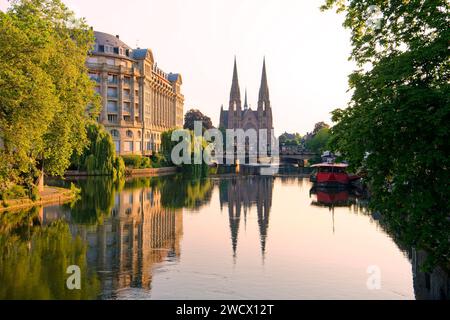 France, Bas Rhin, Strasbourg, quartier de Neustadt datant de l'époque allemande inscrit au patrimoine mondial de l'UNESCO, église Saint Paul, ancienne église protestante de garnison (1897) Banque D'Images