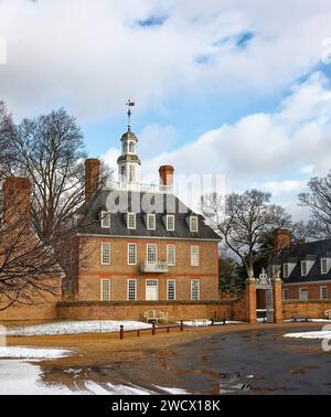 Palais du Gouverneur, 1706, site historique, neige, bâtiment en briques, colonial, muret bas, architecture symétrique, reconstruction du renouveau colonial, 1934, ste Banque D'Images