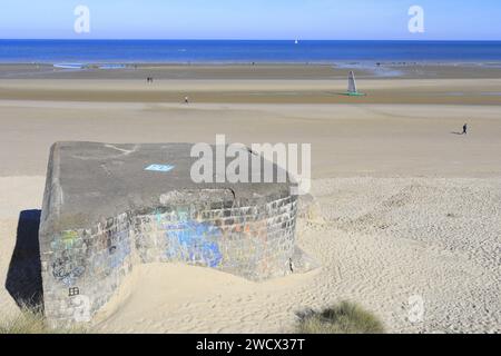 France, Nord, Dunkerque, Bray-Dunes, plage, blockhaus allemands datant de la Seconde Guerre mondiale Banque D'Images