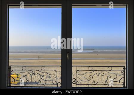 France, Nord, Dunkerque, Malo-les-bains, vue depuis le Hôtel merveilleux sur la plage et la mer du Nord Banque D'Images