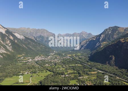 france, Isère (38), l'Oisans, le Bourg-d'Oisans, Parc National des Ecrins (vue aérienne) Banque D'Images