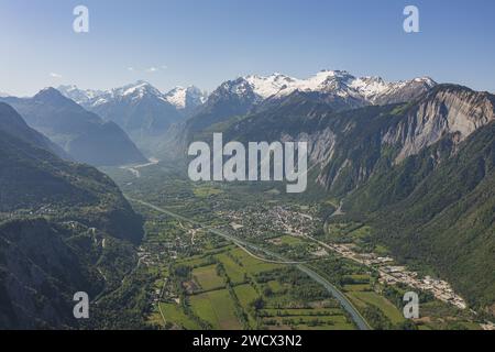 france, Isère (38), l'Oisans, le Bourg-d'Oisans, Parc National des Ecrins (vue aérienne) Banque D'Images