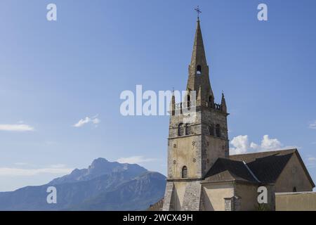 France, Isère (38), région de la Matheysine (ou plateau de Matheysin), la Mure, église Saint-Pierre-Julien Eymard, Obiou en arrière-plan Banque D'Images