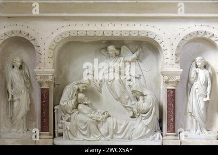 France, Meurthe et Moselle, Abaucourt sur Seille, église de la Nativité de la Vierge reconstruite entre 1920 et 1925 après sa destruction pendant la première Guerre mondiale, détail de la scène de la mort de Joseph sculpté sur l'autel dédié à Saint Joseph Banque D'Images