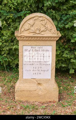 France, Moselle, Gravelotte, la salle du souvenir, monument commémoratif érigé en mémoire des combattants allemands de la guerre de 1870, tombe de Carl Strube Einjährig Freiwilliger à Leipzig Banque D'Images