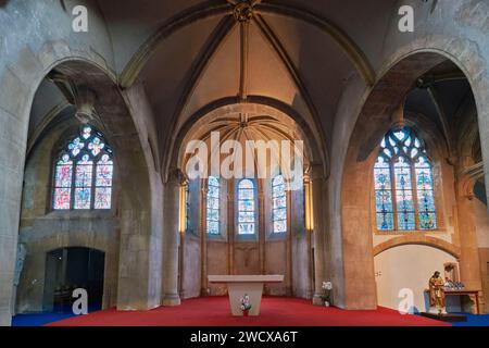 France, Moselle, Metz, église Saint Maximin, chapelles de Louve et Gournay et vitraux réalisés selon les dessins de Jean Cocteau en 1962 Banque D'Images