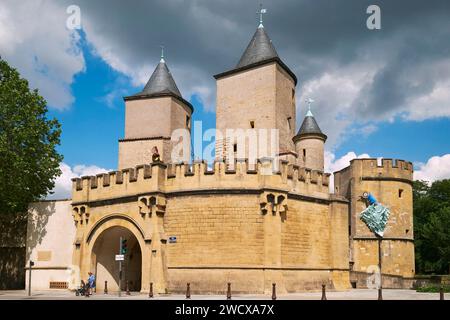 France, Moselle, Metz, la porte des Allemands, vestiges de l'ancienne enceinte médiévale du 13e siècle Banque D'Images