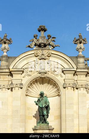 France, Meurthe et Moselle, Nancy, statue de Jacques Callot sur la place Vaudemont (place Vaudemont) près de la place Stanislas (ancienne place royale) construite par Stanislas Leszczynski, roi de Pologne et dernier duc de Lorraine au XVIIIe siècle, classée au patrimoine mondial de l'UNESCO Banque D'Images