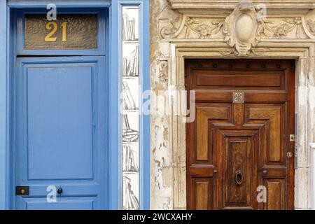 France, Meurthe et Moselle, Nancy, porte avec à droite la porte de l'ancien hôtel particulier Hôtel de Ligniville également nommé Ligneville construit au 17e siècle Banque D'Images