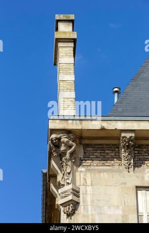 France, Meurthe et Moselle, Nancy, caryatide réalisée par le sculpteur, peintre et graveur Victor prouve sur la façade de la maison et atelier d'Eugène Vallin construit en 1896 connu comme l'une des plus anciennes constructions de style Art Nouveau situé Boulevard Lobau Banque D'Images