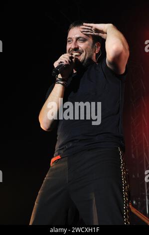 Milan Italie 2008-12-02, Cesare Cremonini, chanteur italien, lors du concert live à l'Alcatraz Banque D'Images