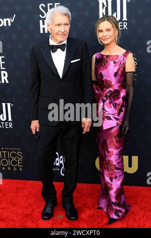 Harrison Ford mit Ehefrau Calista Flockhart BEI der Verleihung der 29. Critics Choice Awards im Barker Hangar. Santa Monica, 14.01.2024 Banque D'Images