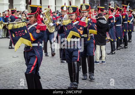 Salta, Argentine, 6 juin 2018 : une bande de grenadiers défilant dans un défilé militaire à Salta Banque D'Images