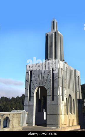 Isacca Patterson Bridge est conçu comme Art déco et est inscrit sur le registre national des lieux historiques. Le pylône mène à l'autoroute à la ville de Gol Banque D'Images